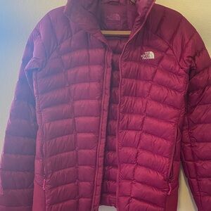 The North Face Women's Puffer Jacket - Deep Red